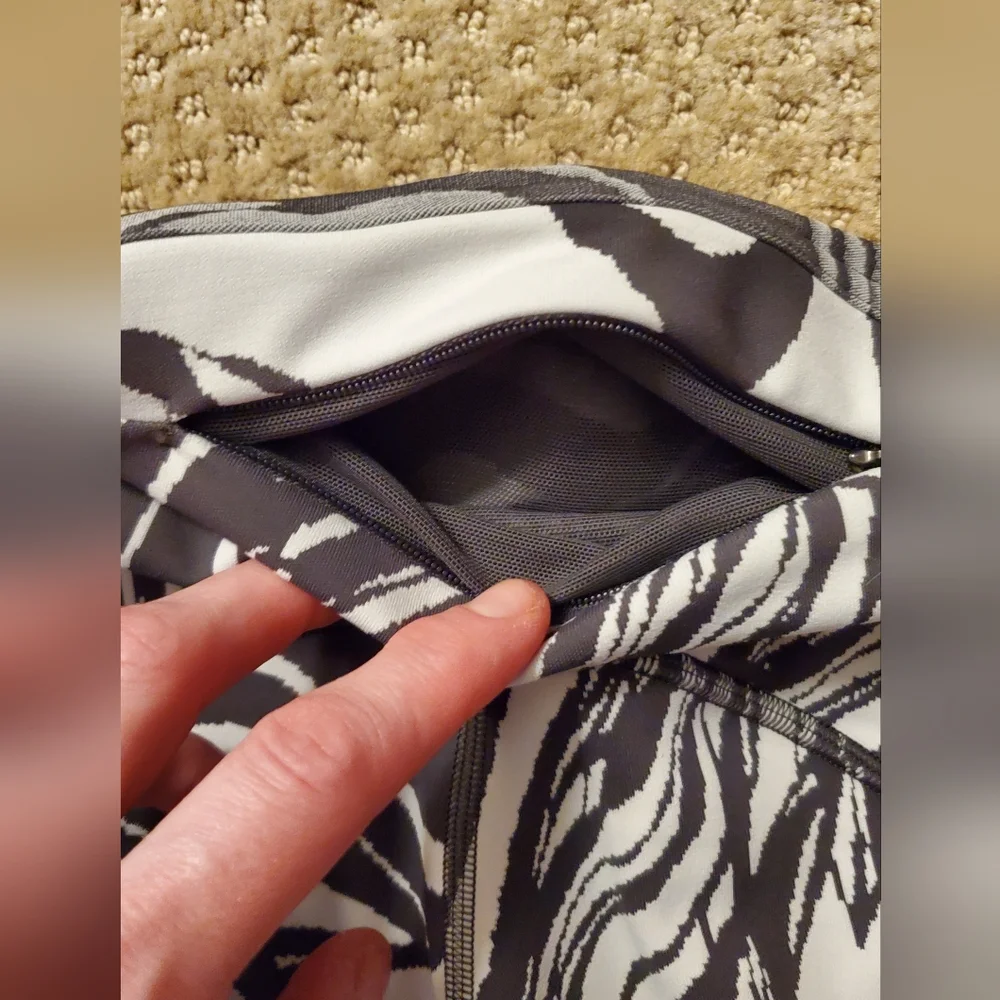 lululemon athletica Black and White Patterned Leggings - Picture 7 of 7